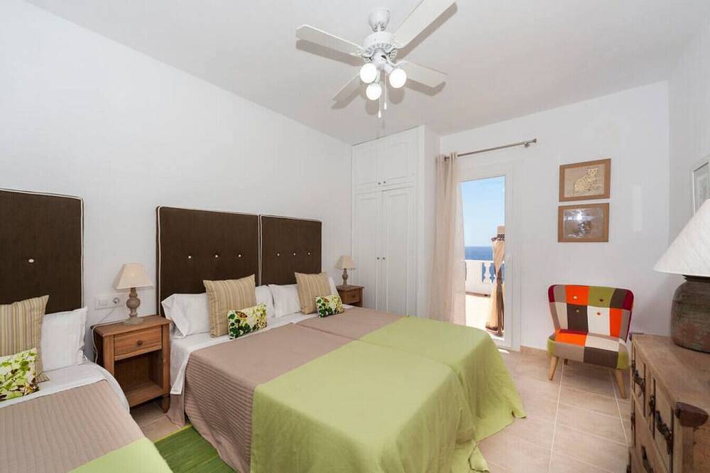 Es Macar, heated Pool, In front of the sea in Es Canutells, Maó