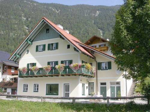 Ferienwohnung für 4 Personen, mit Terrasse und Ausblick in Obertraun