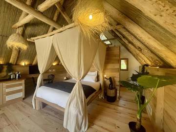 Gîte pour 3 personnes, avec jacuzzi ainsi que terrasse et jardin, animaux acceptés à Angoisse (Dordogne)
