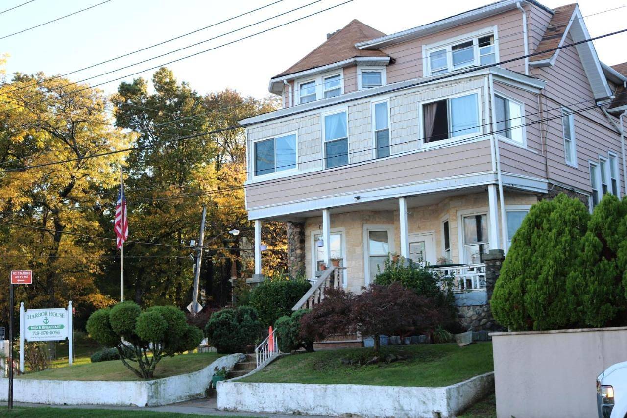 Harbor House Bed and Breakfast in Staten Island, New York