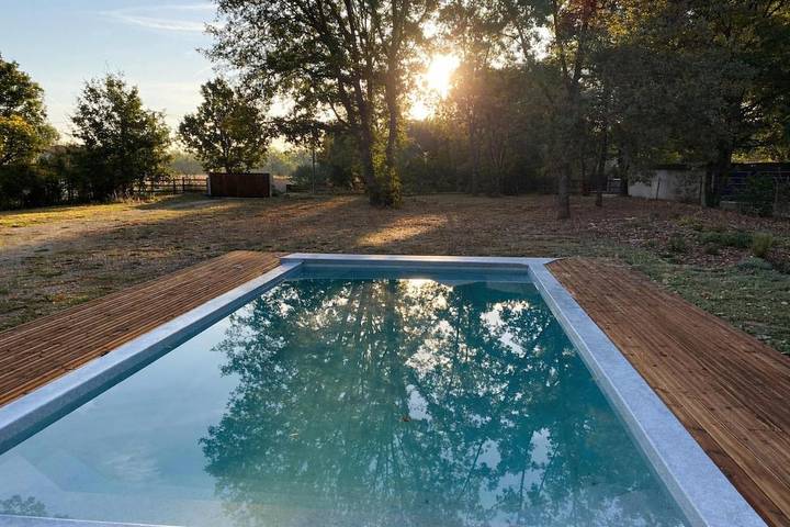 Location de vacances pour 6 personnes, avec terrasse et piscine à Saint-Étienne-de-Tulmont - 2