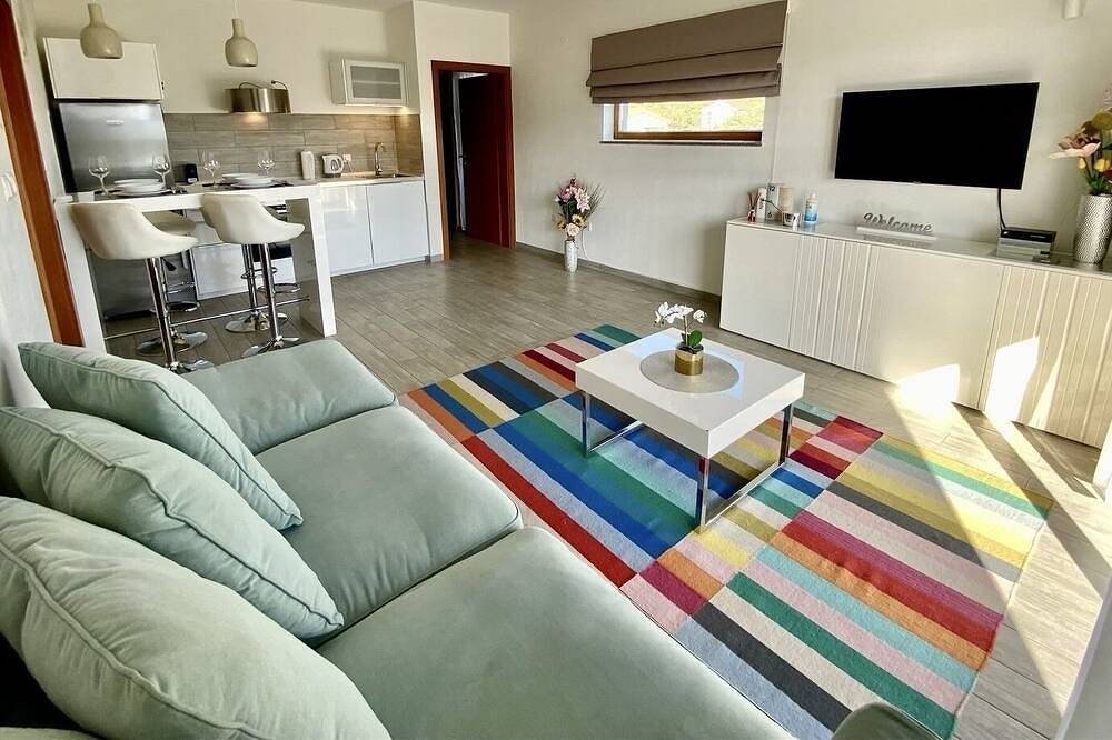 Ganze Wohnung, 1-Zimmer-Ferienwohnung mit Terrasse und Meerblick Ist in Zadar (Kommun), Otok Ist