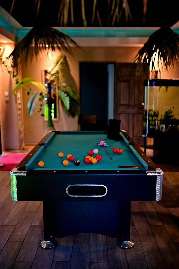 Location de vacances pour 20 personnes, avec piscine et sauna ainsi que jardin et vue dans Cambuston