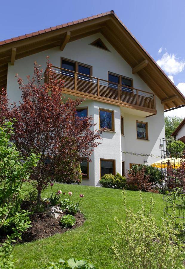 Ferienwohnung für 2 Personen, mit Terrasse und Garten sowie Ausblick