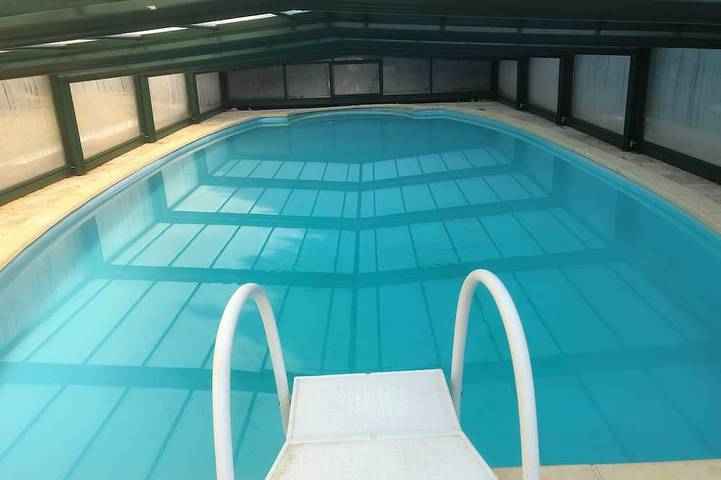 Gîte pour 7 personnes, avec Piscine à Leuhan
