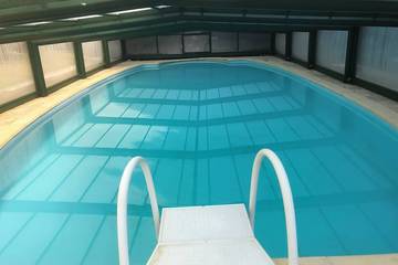 Gîte pour 7 personnes, avec piscine, animaux acceptés à Leuhan