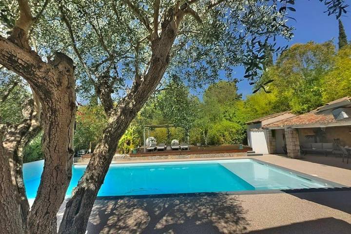 Villa für 8 Personen, mit Whirlpool und Garten sowie Pool und Sauna - 1