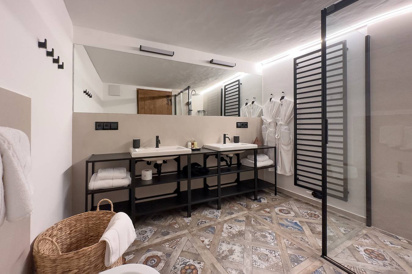 Room 'Zinnenberg Suite 4' with Mountain View, Shared Terrace and Wi-Fi in Monte (Appiano), Appiano