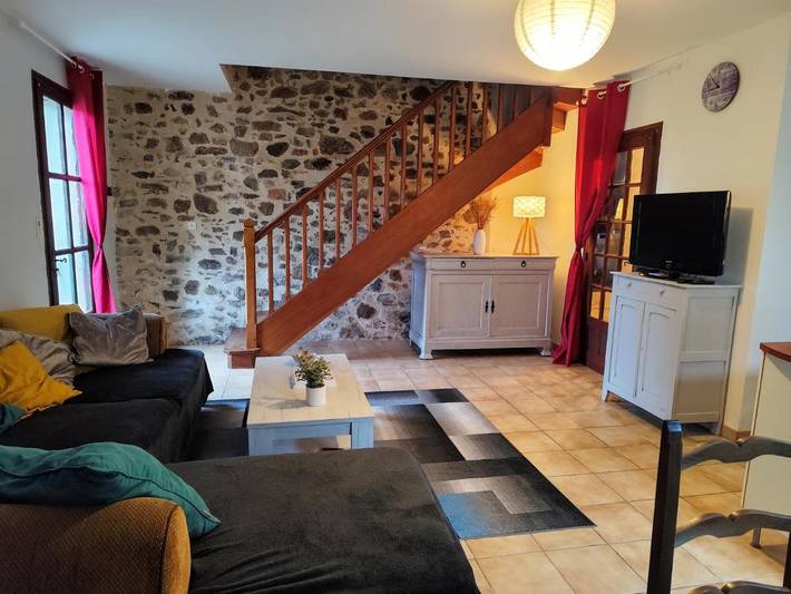 Gîte pour 3 personnes, avec Terrasse ainsi que Jardin et Vue à Ladignac-le-Long - 2