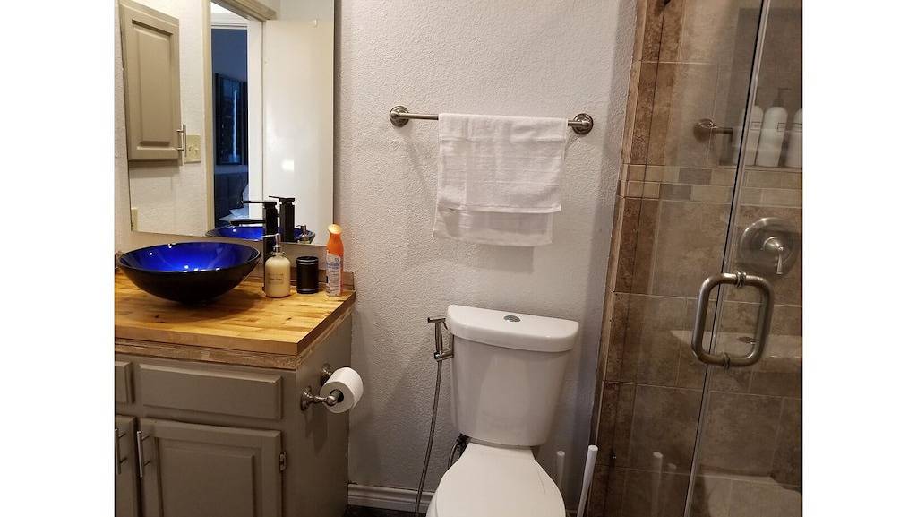 Ganze Wohnung, Upscale luxury 2 bd 1 bth loft condo - 10 mins to Airport! in Irving, Dallas County