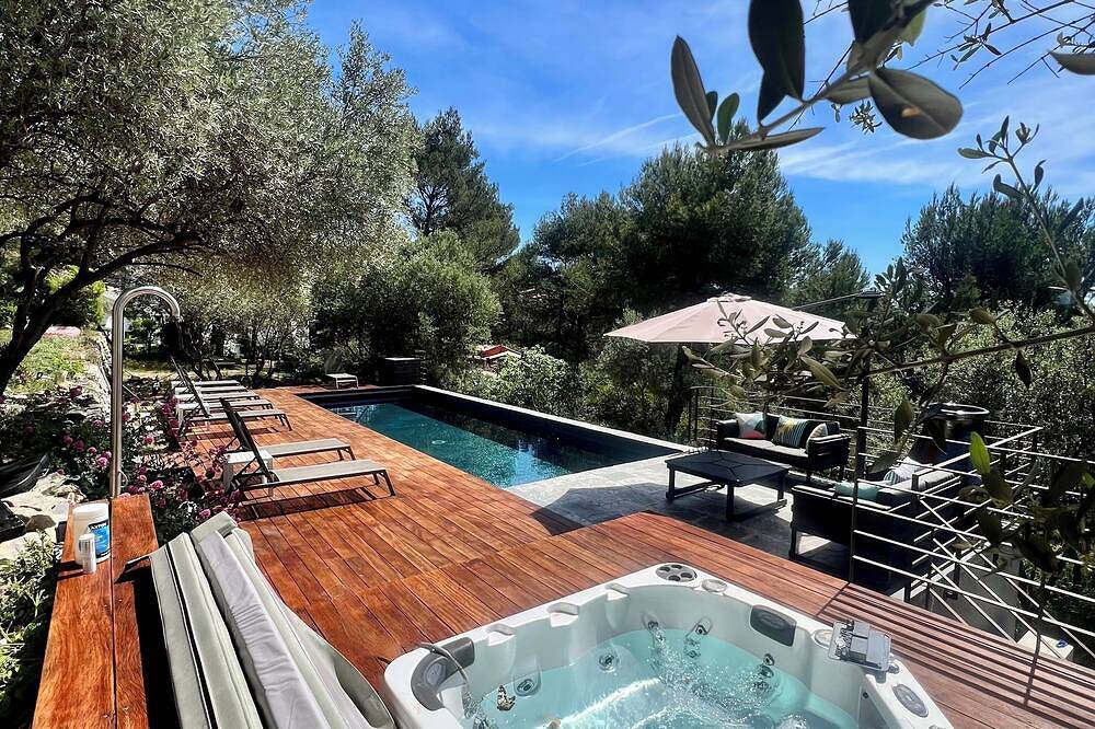 Villa Vespera for 10 persons with unobstructed view heated salt pool in Solliès-Ville, Toulon region