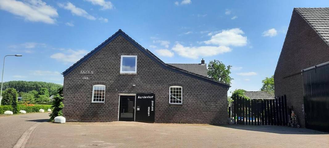 Vakantiehuis voor 15 personen, with Whirlpool and Terras as well as Tuin and Uitzicht in Sevenum