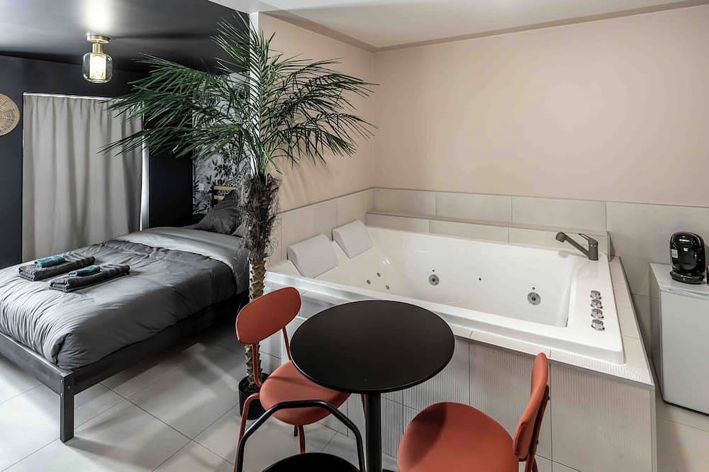 Entire apartment, Rêve Tropical Balnéo : Your Enchanted Break in Blois in Blois, Blois region