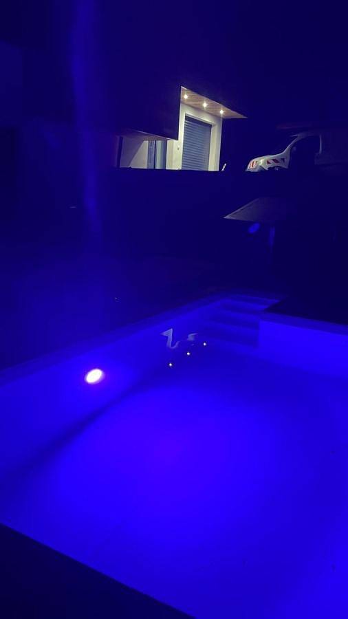 Location de vacances pour 20 personnes, avec terrasse et jardin ainsi que vue et piscine à Saint-Martin-d'Uriage - 3