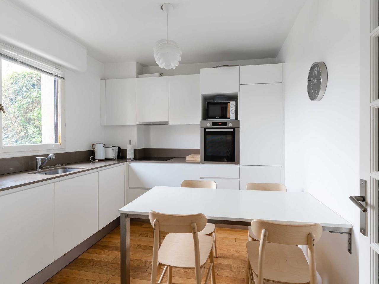 Entire apartment, 3 bedroom apartment with garden and swimming pool in Deauville, Lisieux region