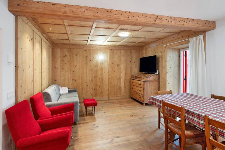 Apartamento entero, Apartamento 'Casa Patty Moena' con vistas a la montaña, balcón y Wi-Fi in Moena, Dolomiti Superski