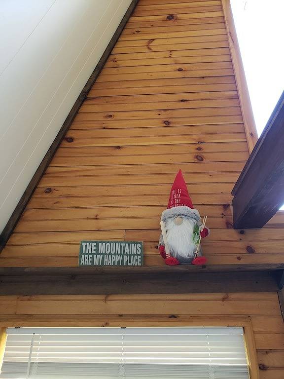 The Gnome Home Cottage located near white mountain Nh in Campton, Grafton County