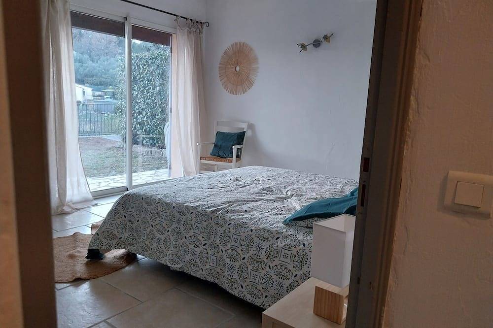 Bright house with private pool perfect family vacation in Le Rouret, Region de Cannes
