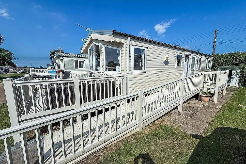 Superb 8 berth caravan for hire at a great holiday park in Norfolk in California (Great Yarmouth), Great Yarmouth