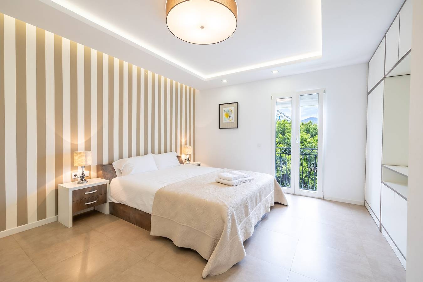 Entire apartment, "Great Spacious Banus Appartment" close to the Beach with Wi-Fi in Marbella West, Marbella