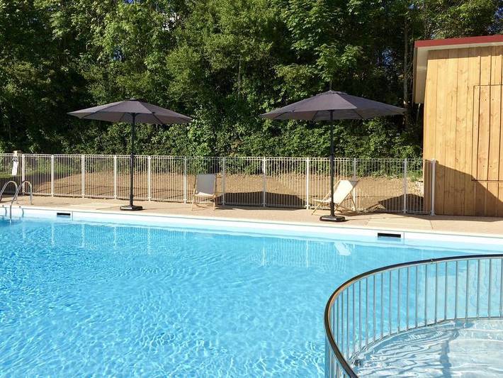 Mobil home pour 2 personnes, avec Bassin pour enfant dans Éguilly