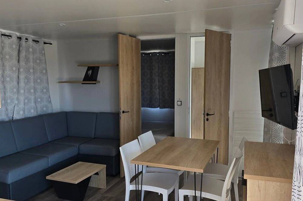 Zecamping 3 étoiles parc aquatique fitness mobil-home Tv Bbq clim 30m2 in Calvisson, Costa mediterránea (Francia)