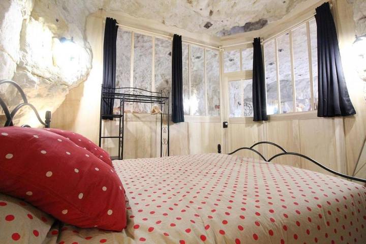 Location de vacances pour 6 personnes, avec terrasse et jardin, adapté aux familles à Dénezé-sous-Doué - 2