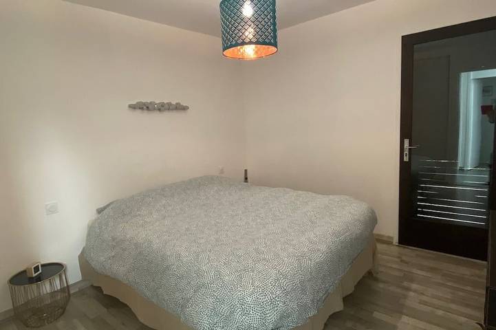 Green house for rent in Savigny-sur-Clairis, Yonne