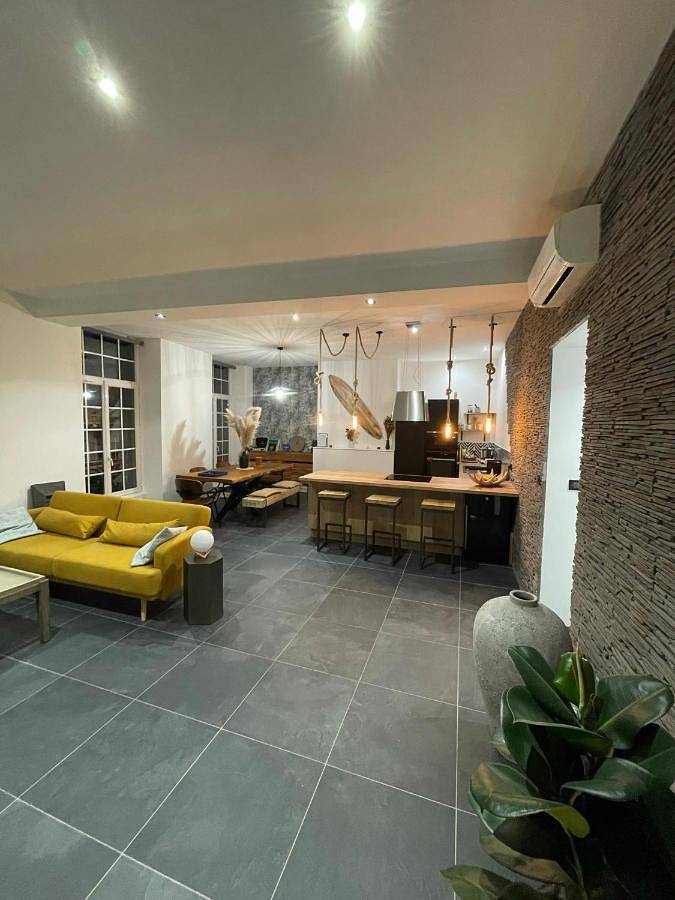 Gîte pour 5 personnes, avec terrasse et vue, animaux acceptés dans Eglise Notre Dame De La Prosperite