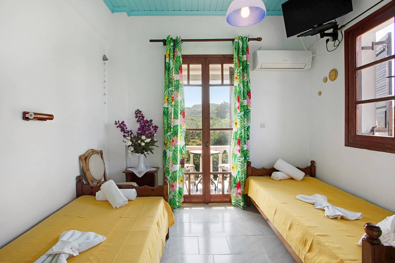 Entire studio, Studio Apartment "Areti Orfeas Budget Studio" near Beach with Balcony & Wi-Fi in Vasilikos, Zakynthos