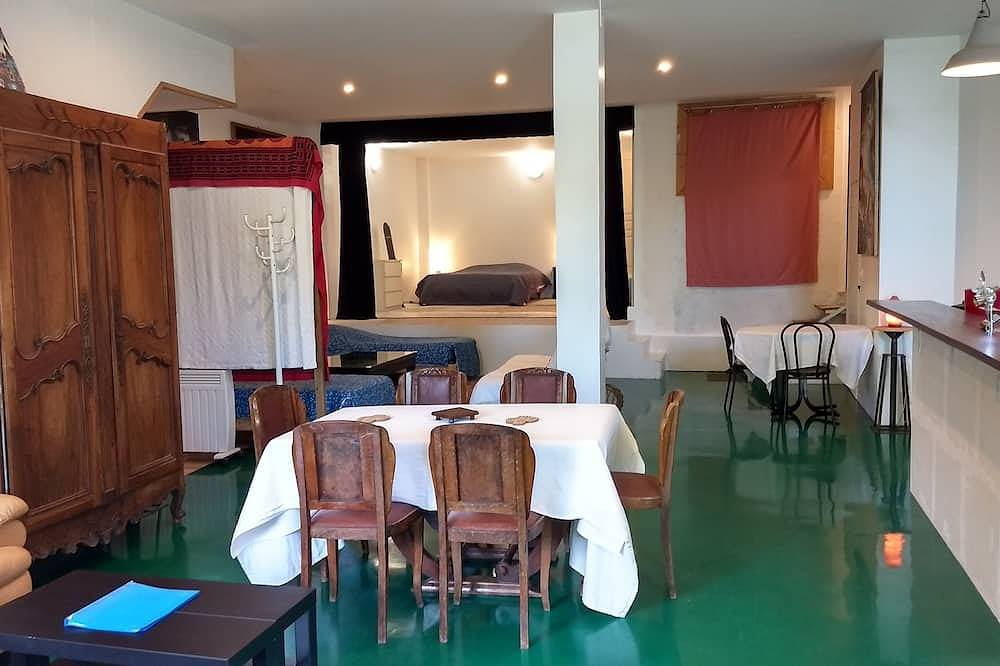 Appartement entier, Appartement ouvert meublé de 100m² au rez-de-chaussée à Saumur in Saumur, Vallée de la Loire