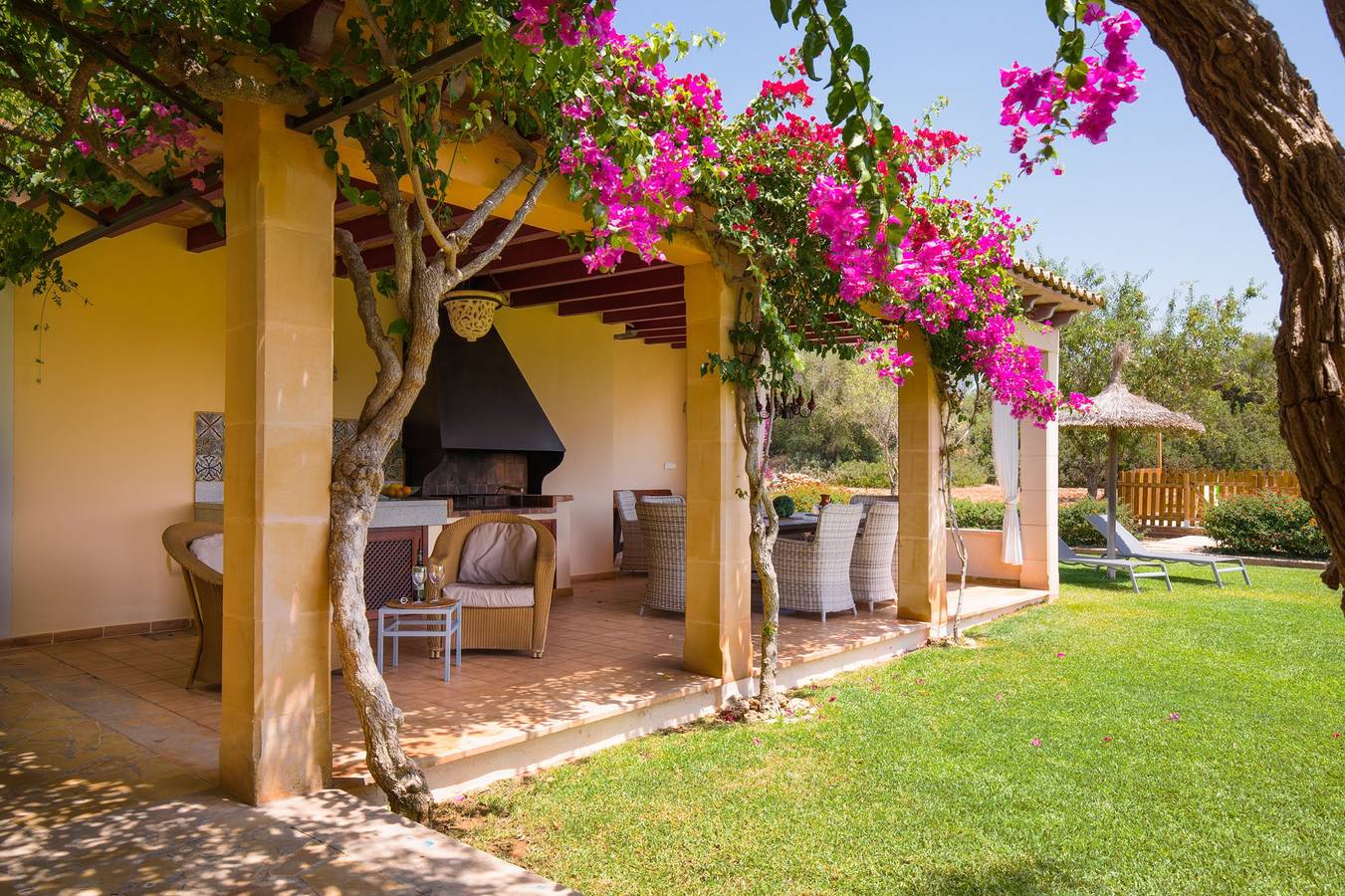 Luxury Cala D'or Finca | Finca Xemarri | 6 Bedrooms | Great Gated Pool Area | Lawned Gardens in Santanyí, South Majorca