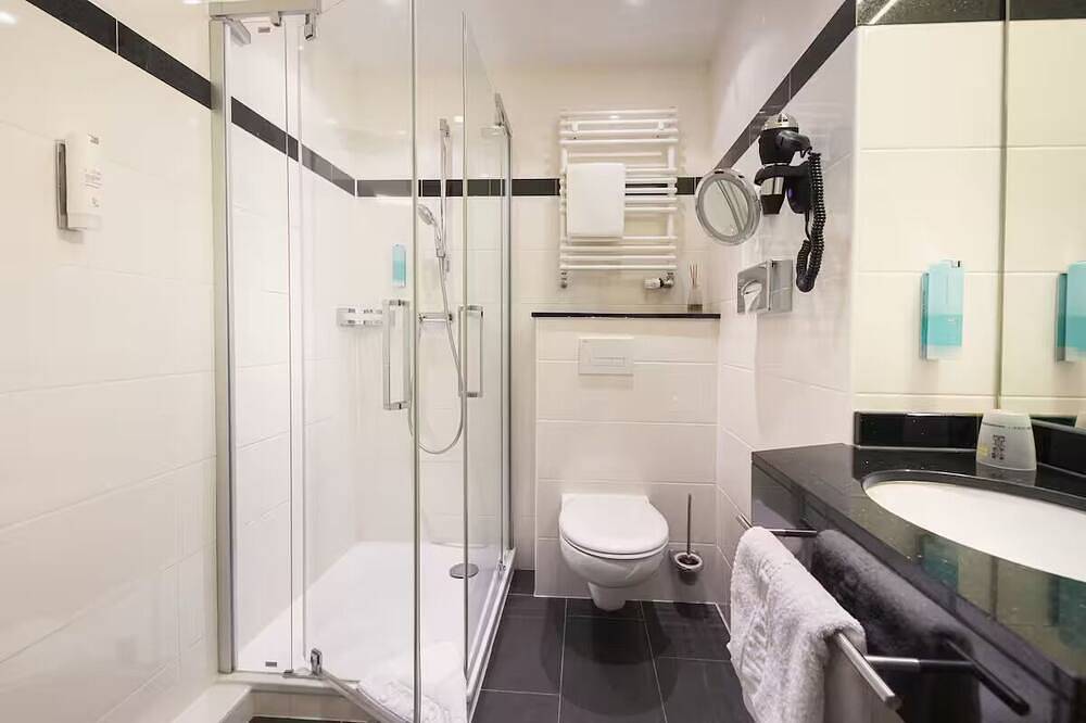 Business Stay in Bonn | Single Room | Pets Allowed | Beethoven Hall – 0.6  mile in Bonn, Rheinland