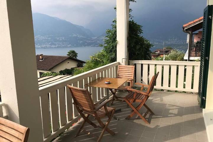 Ferienhaus für 8 Personen, mit Pool und Garten sowie Whirlpool, mit Haustier in Piazzogna