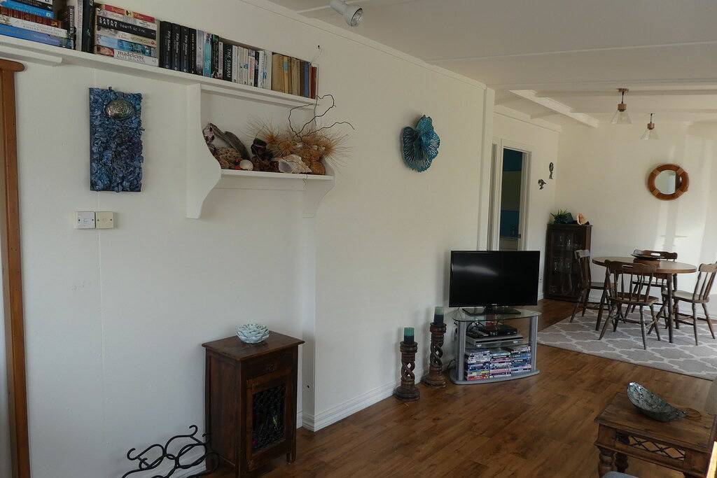 Craypot Cabin: a slice of paradise on a lifestyle block nestled below Mt. Manaia in Whangarei District