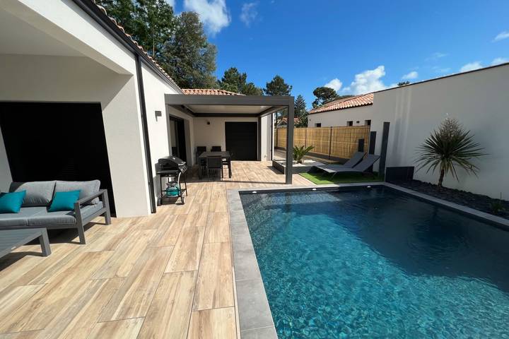 Location de vacances pour 8 personnes, avec jardin et piscine à Saint-Vincent-sur-Jard - 2