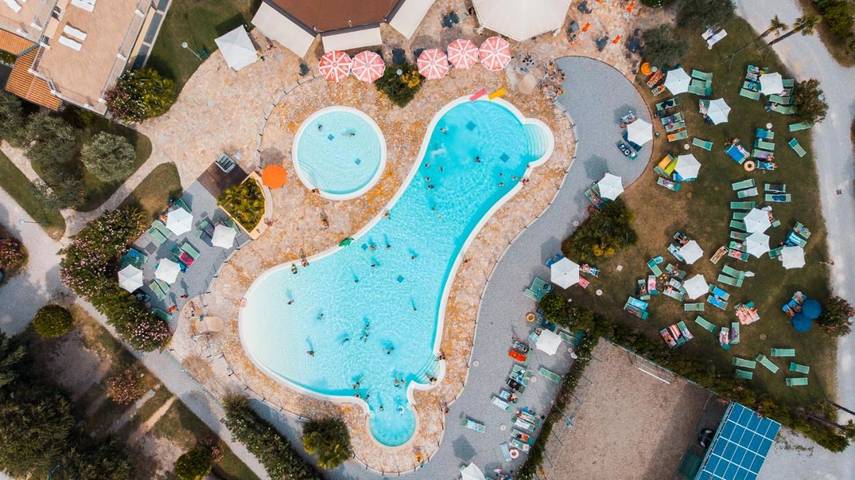 Bungalow für 4 Personen, mit Terrasse und Whirlpool sowie Kinderpool und Pool in Manerba del Garda - 3