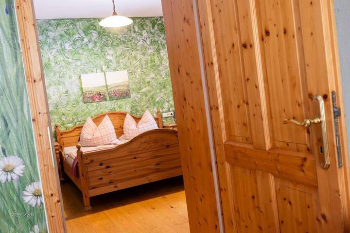 Privatzimmer für 2 Personen, mit Balkon und Sauna sowie Garten und Ausblick in Göstling an der Ybbs