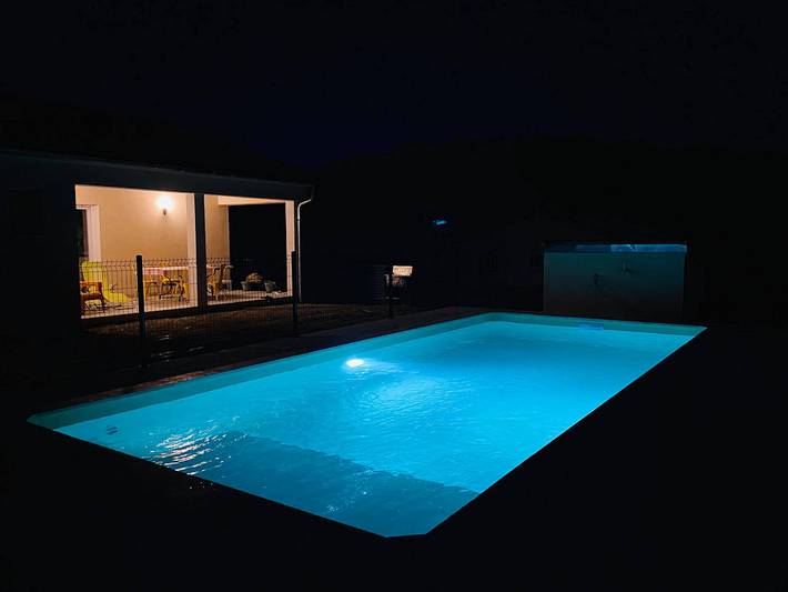 Villa pour 9 personnes, avec piscine ainsi que jardin et terrasse dans le Sud de la France - 2