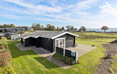 Ferienhaus für 6 Personen, mit Terrasse und Garten in Skarrev