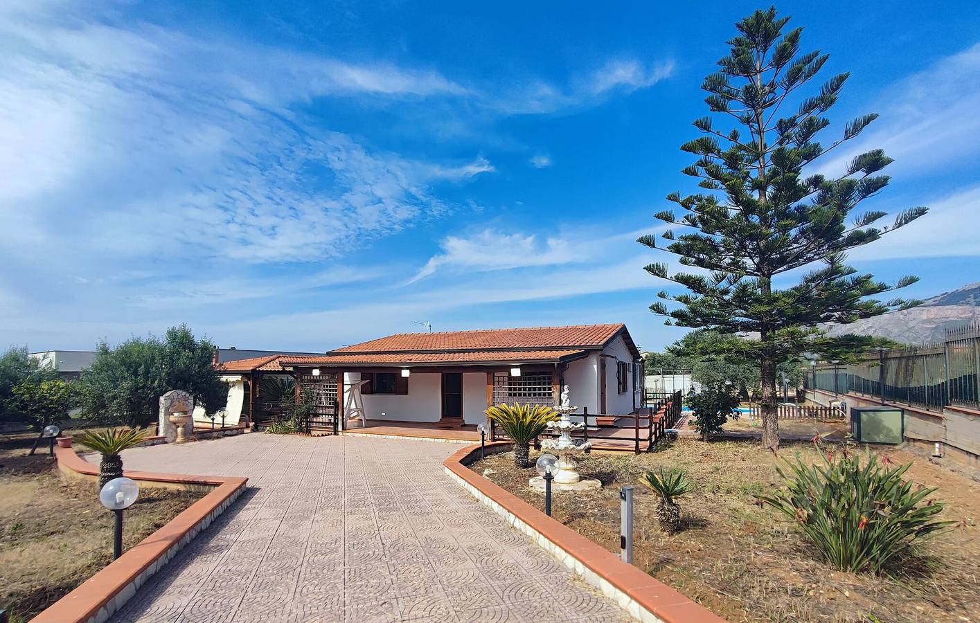 À 2,5 km de la plage : appartement confortable avec piscine et terrasse in Carini, Province de Palerme