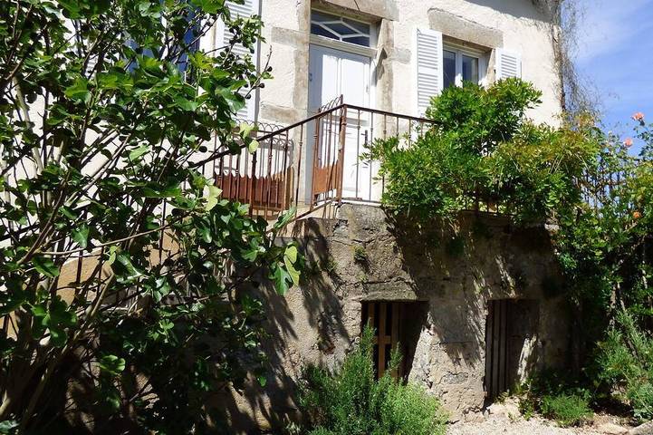 Location de vacances pour 5 personnes, avec balcon et jardin à Couches