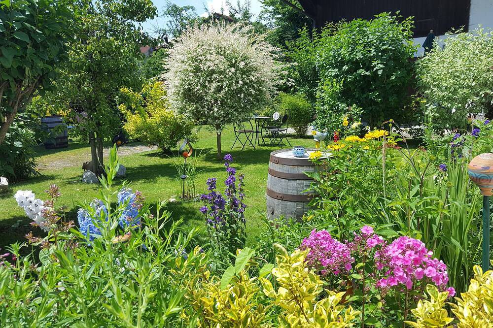 Ganze Wohnung, Chiemsee: Familienfreundl. Fewo (Paterre ca.70qm) in Top-Lage mit 2 Schlafzimmer in Truchtlaching, Seebruck