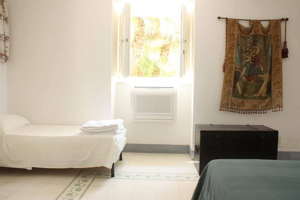 Cesina Home | Apartment in Historic Villa with Panoramic Terrace in Capri, Neapel Provinz
