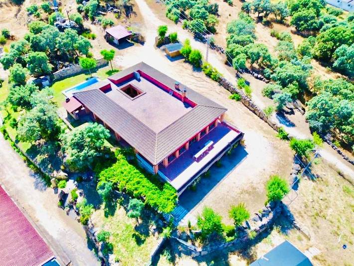 Casa rural para 19 personas, con Terraza además de Piscina y Vistas en Sotillo de las Palomas