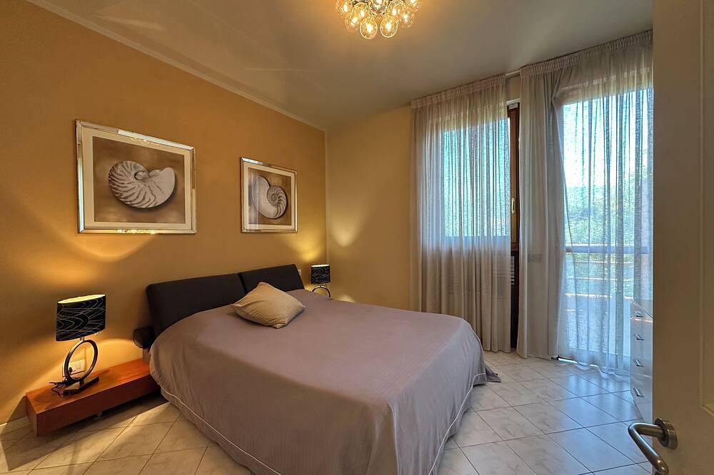 **Last Minute** Villa Torre Sleeps 8 with 2 pools, A/C few steps from the beach in Massa (Italie), Riviera Italienne