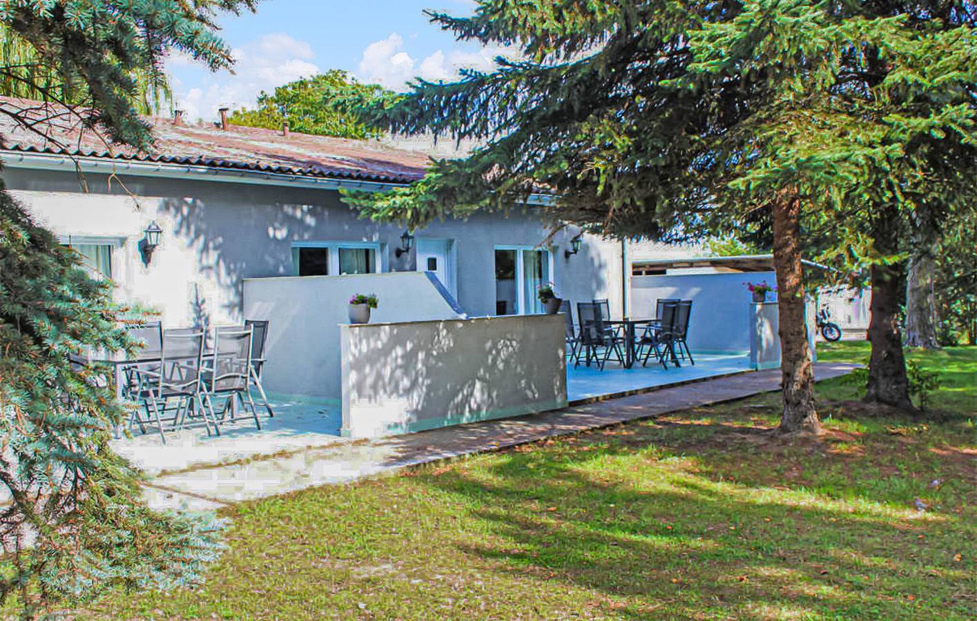 Ganze Ferienwohnung, Strandnahe Unterkunft mit Terrasse und Parkplatz - 800 m zum Strand in Sommersdorf, Kummerower See