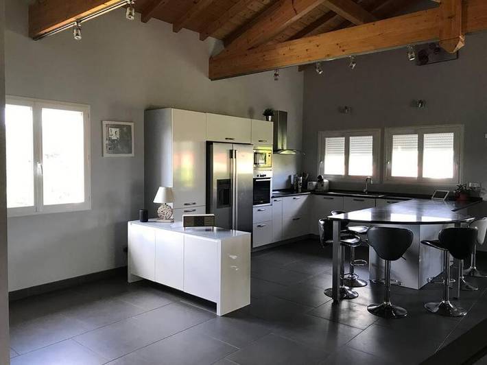 Location de vacances pour 8 personnes, avec terrasse ainsi que vue et jardin à Bidarray - 3