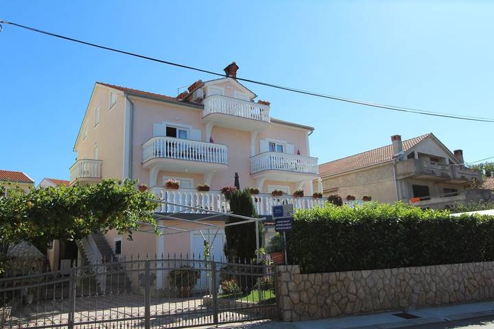 Ganze Wohnung, Ferienwohnung Ana 2 in der Nähe des Zentrums von Malinska in Malinska-Dubašnica, Krk