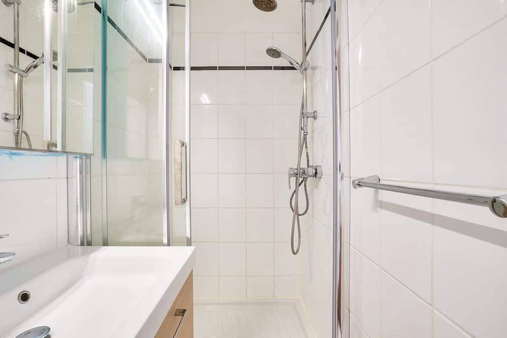 Rent Individual Room in shared apartment in Parigi, Ile-de-France